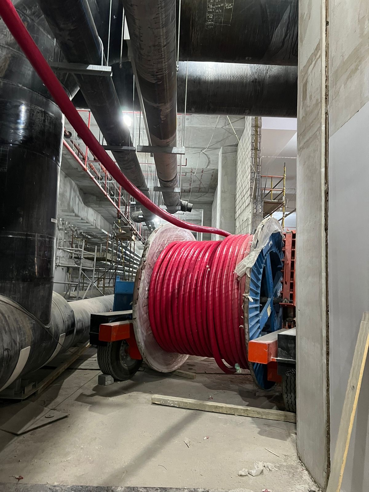 Al Riyadh Avenue project - Pulling Cables 